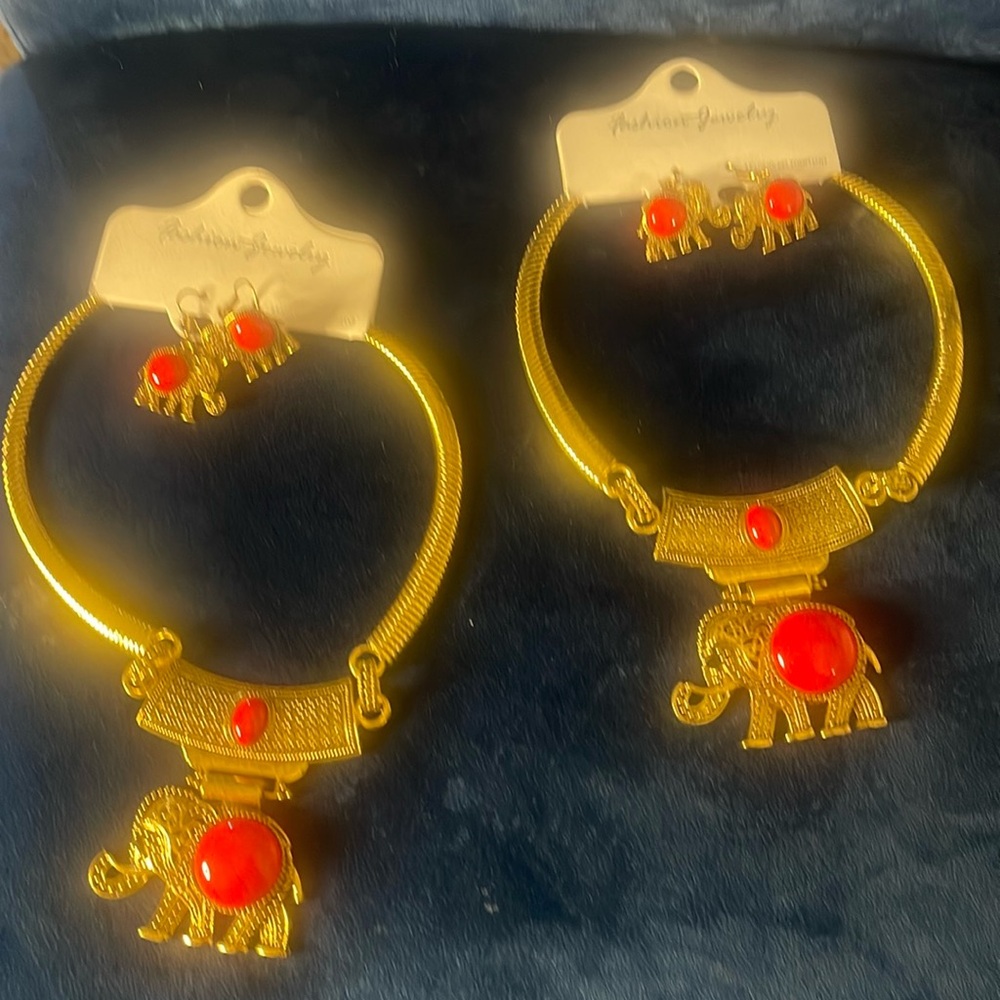Necklace and earrings set
